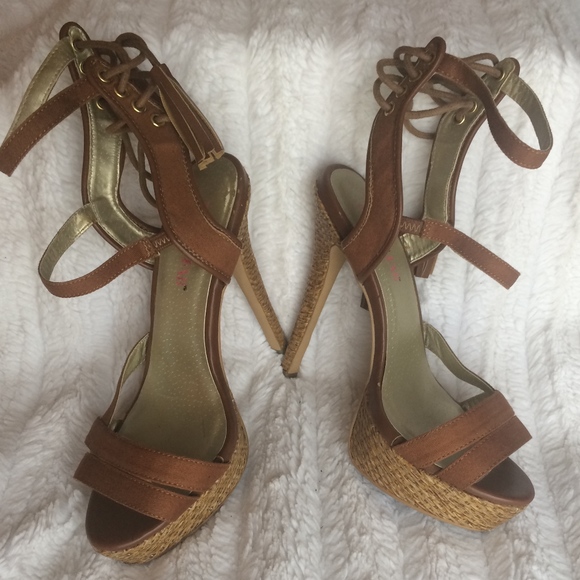 JustFab Camel Lace-up Platforms (6.5) - Picture 3 of 8